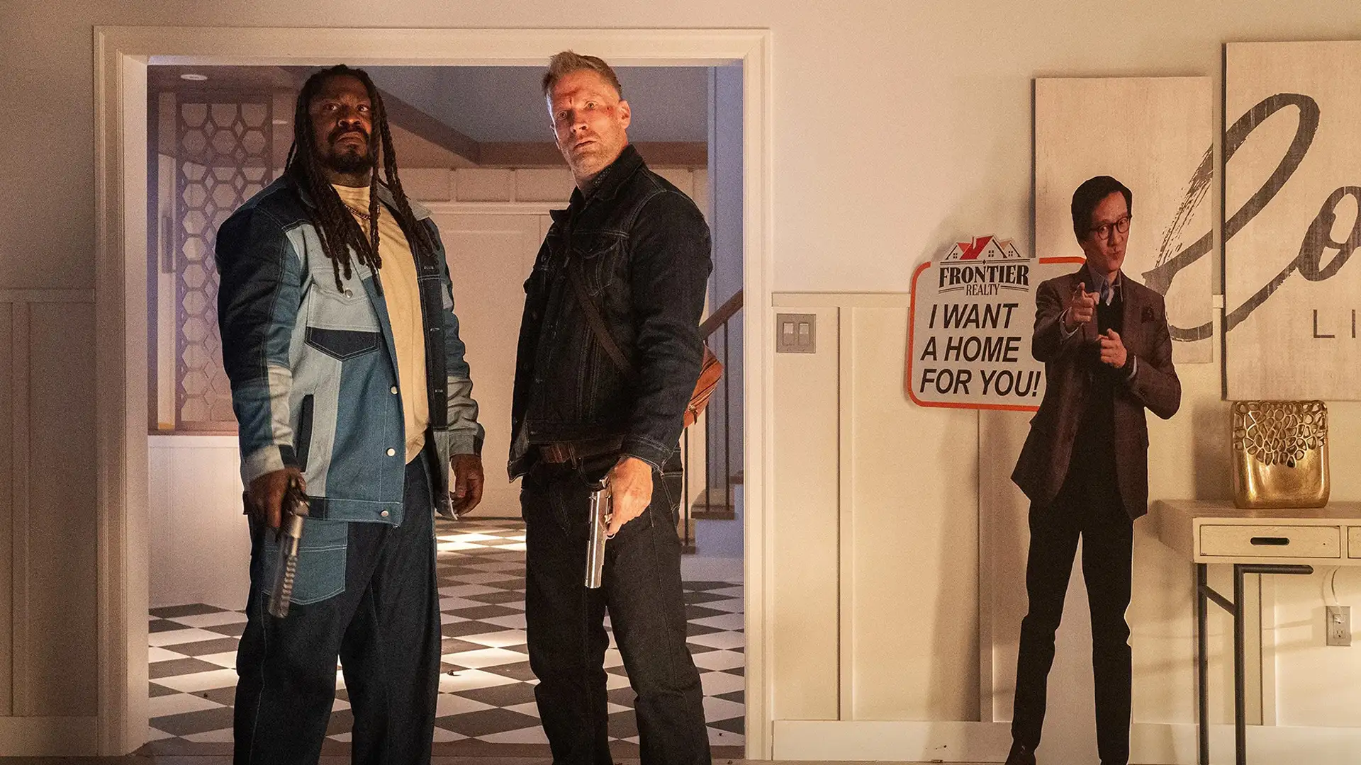 عشق لطمه می‌زند